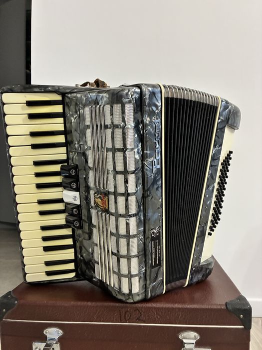 Acordeon Parrot cu 60 de basi