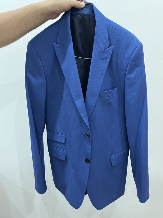 Официален мъжки костюм