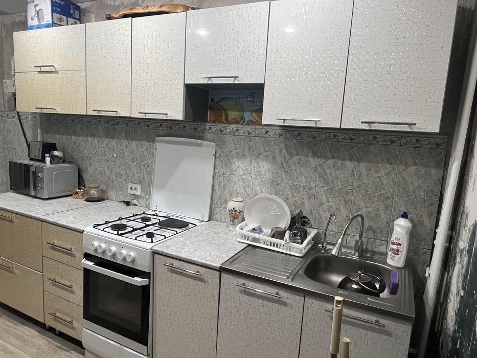 Кухонный гарнитур. Срочно!