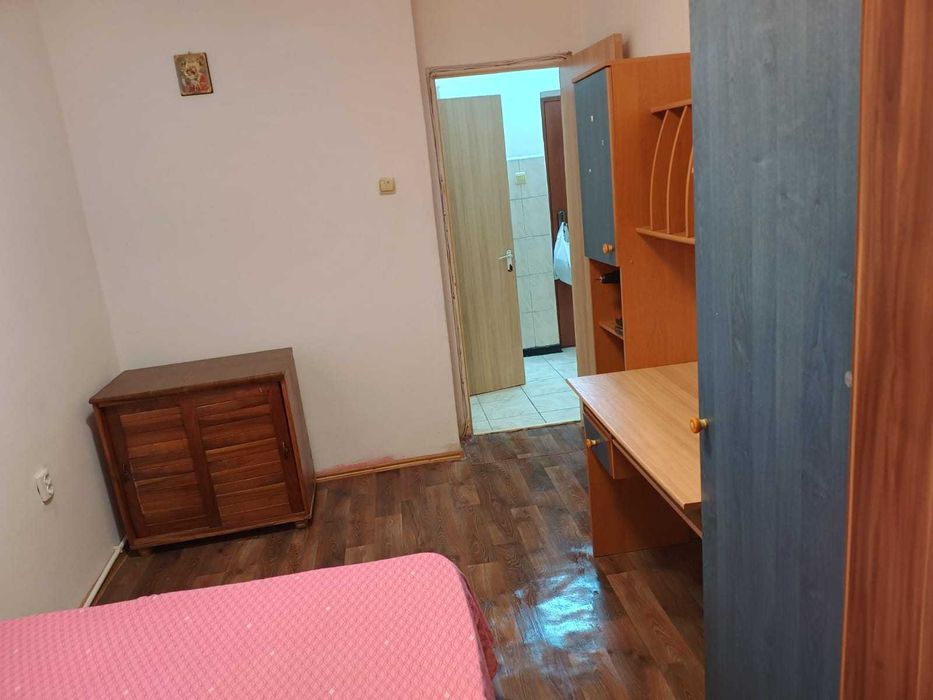Închiriez apartament 2 camere, confort 2 decomandat, utilat și mobilat, suprafață totală 40 mp, etajul 3 /4.