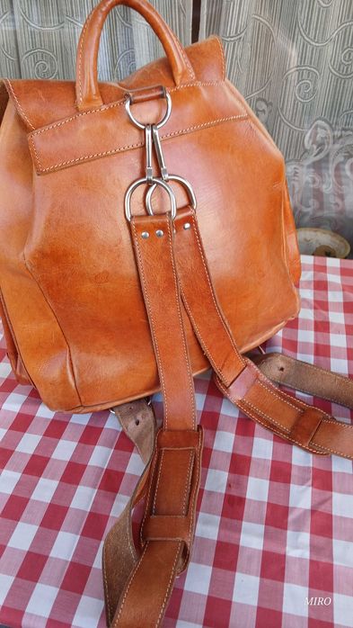 Дизайнерска раница от естествена кожа