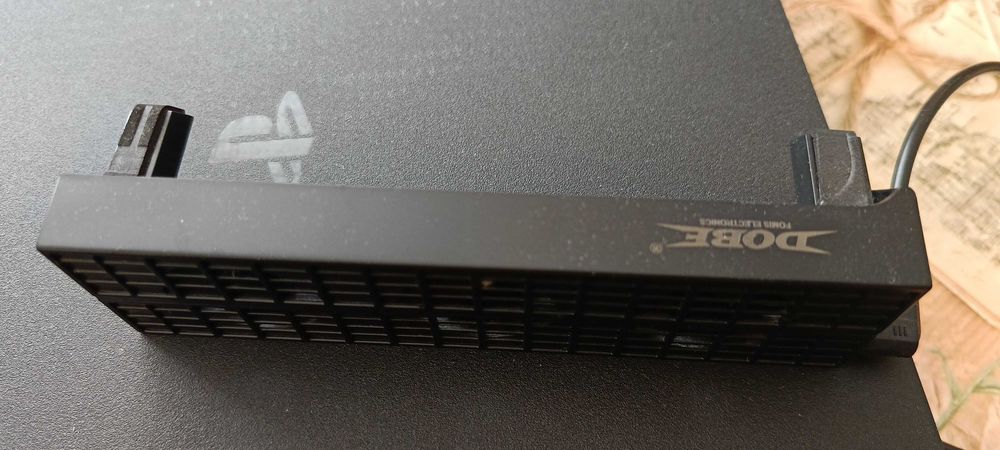 Продавам PS4Slim+16игри в отлично състояние към нея!
