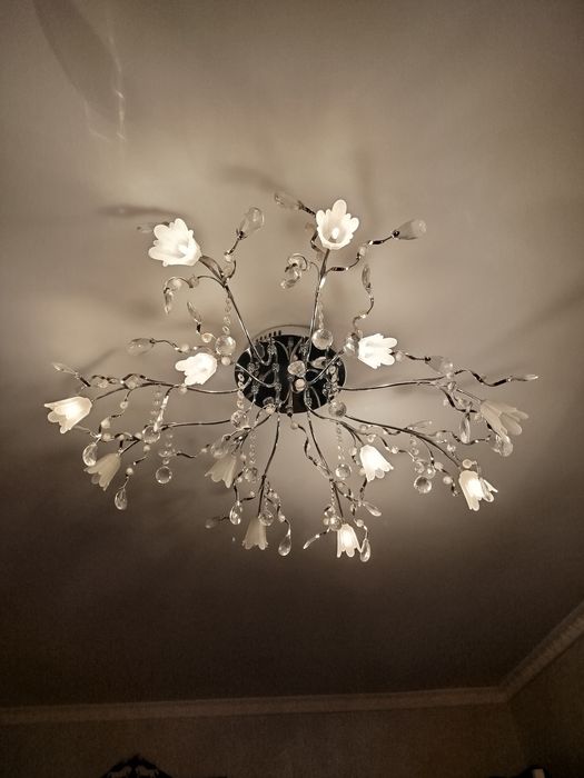 Продам люстру с пультом