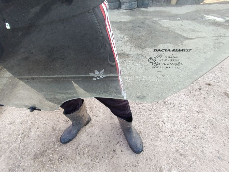 Geam Logan stânga/dreapta