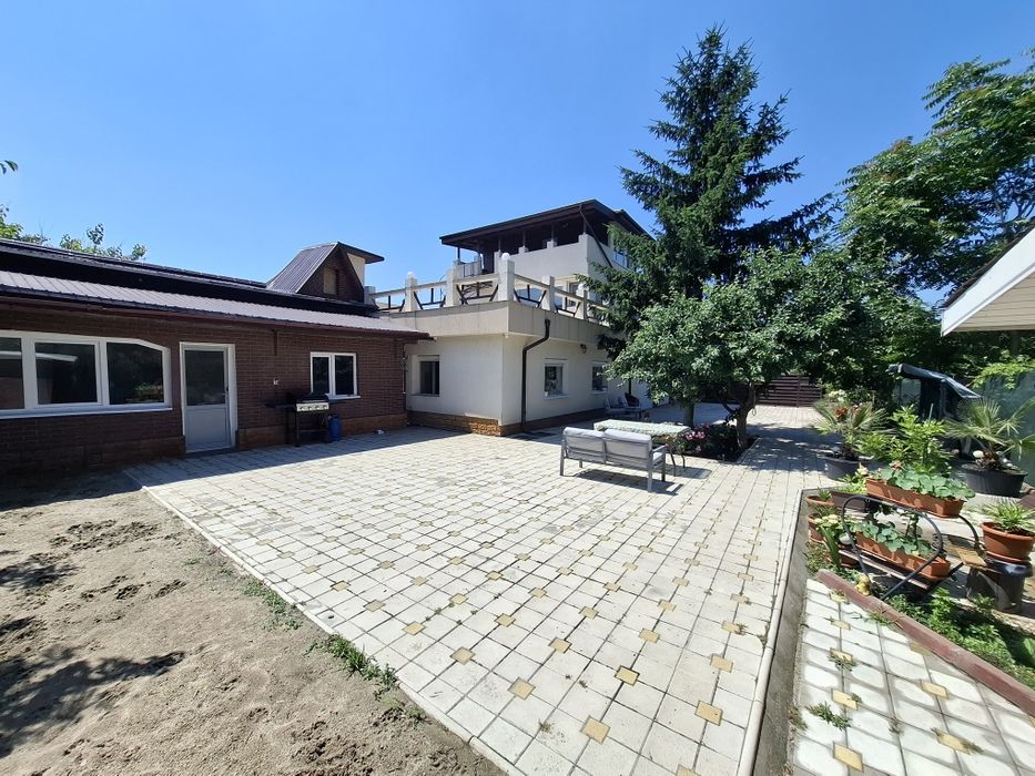 Casa S+P+1+M Drumul taberei Prelungirea Ghencea  Ghidiceni 500m teren