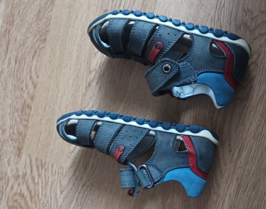 Sandale piele nr 21 si nr 25