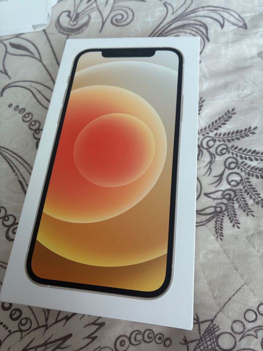 Iphone12  бял  в добро състояние