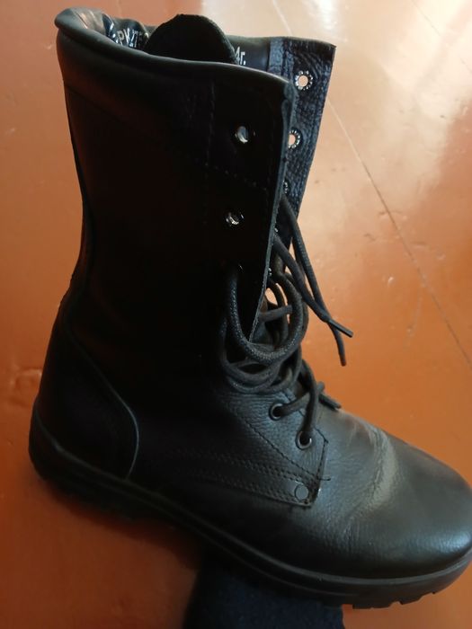 берцы армейские .