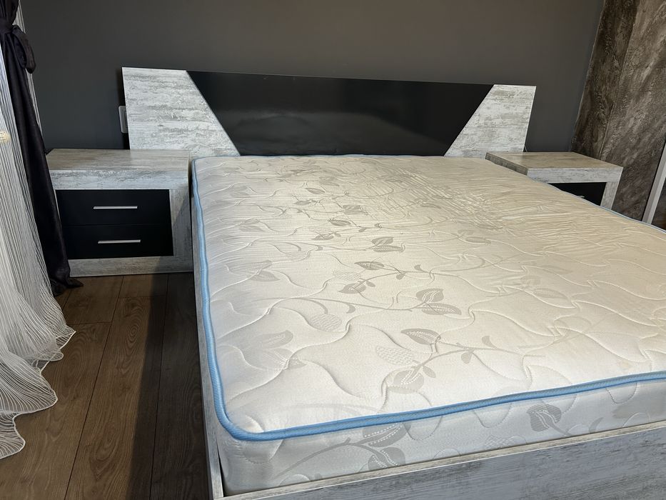 Спалня комплект с матрак, скрин и 2бр. Нощни шкафчета