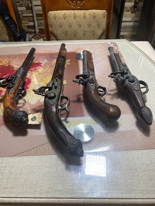 Lot pistoale panoplie