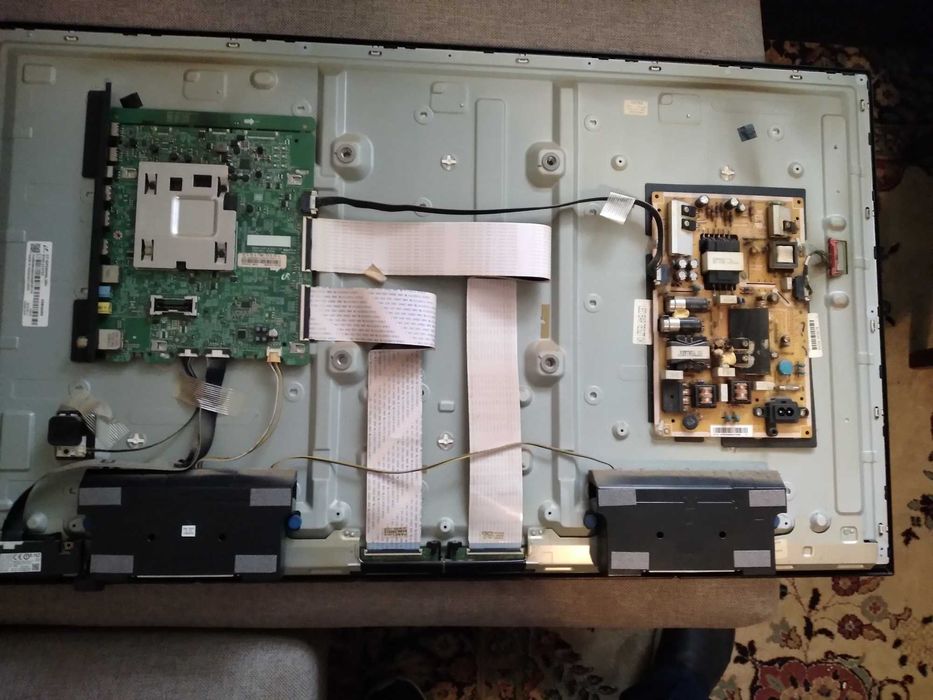 Ofer celor interesati componente  TV. LED - LCD  Displey  Spart