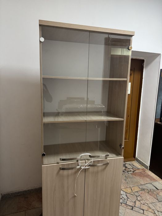 2 шкафа офисных продается