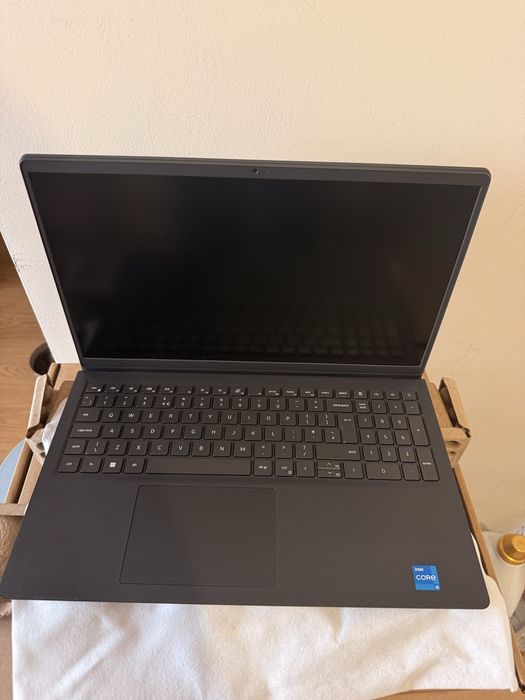 Лаптоп Dell 15 DC15250