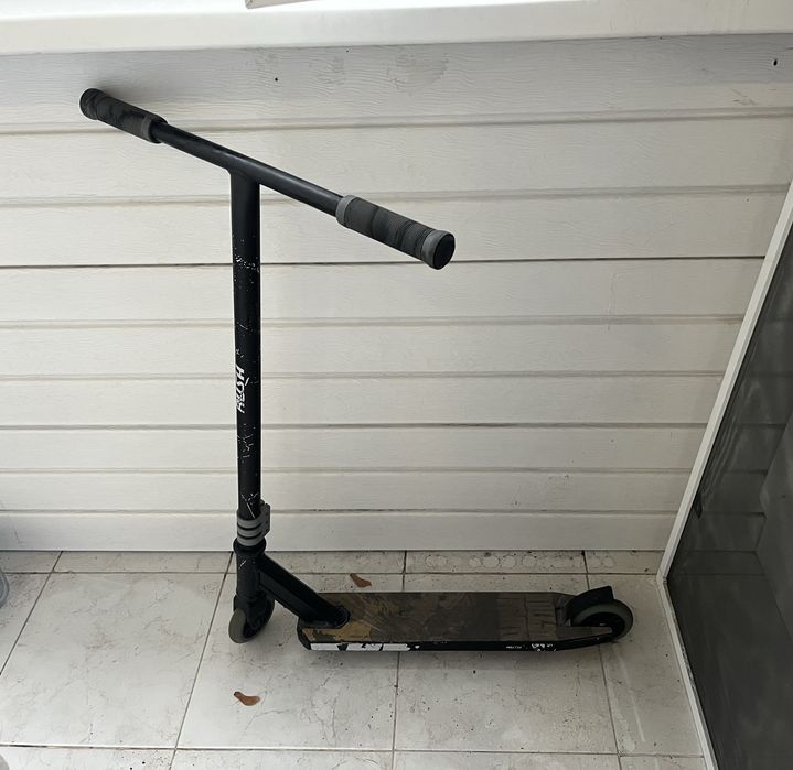 Продам трюковой самокат, хороший без царапин