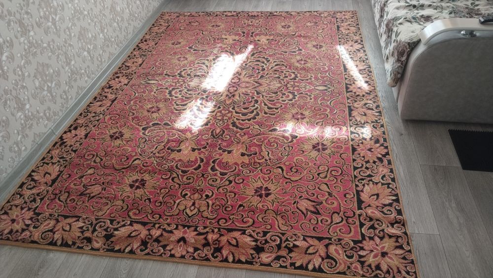 Продается ковёр б/у 2×3 м