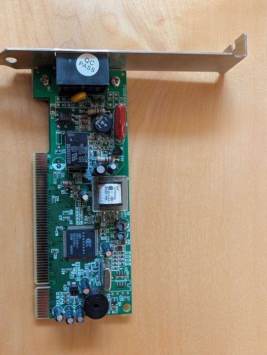 Placa de retea si modem PCI