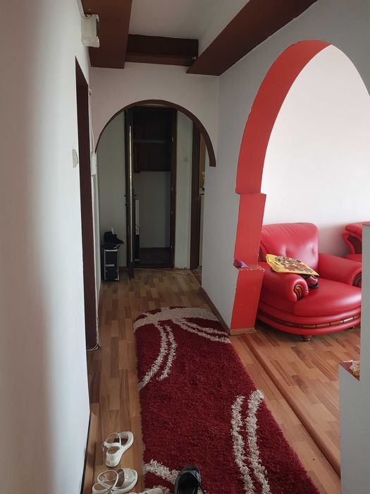 Inchiriez apartament cu 3 camere Caracal, zona Dr. Marinescu bl. 9, sc 2, ap 20..etaj 4..pret 1400 ron