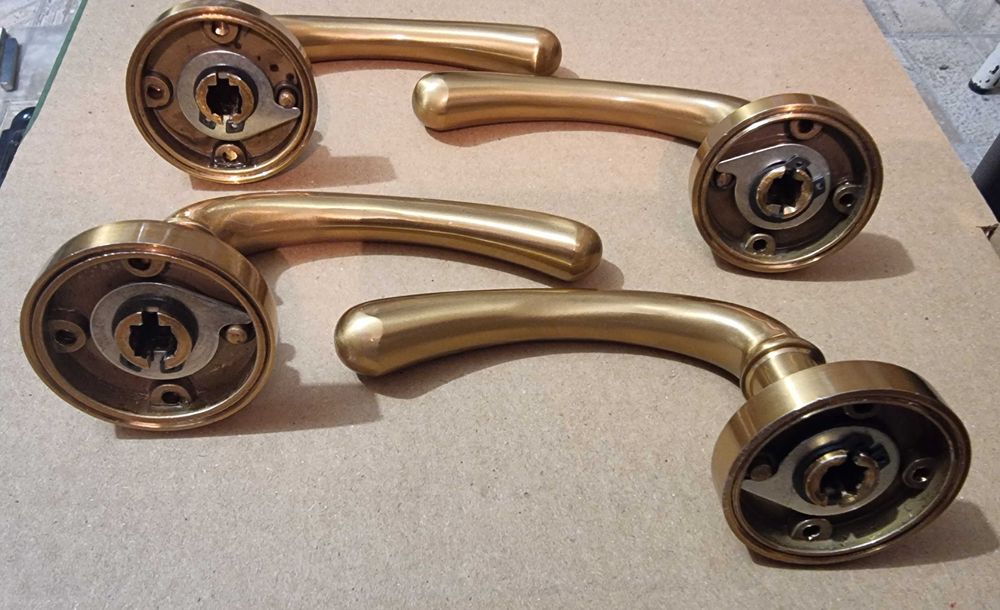 Дръжки, брави, панти и насрещници