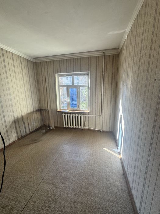 Продаеться 2 комнатная Янгихает Дустлик-1