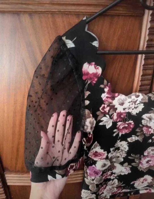 Floral print puff sleeve top