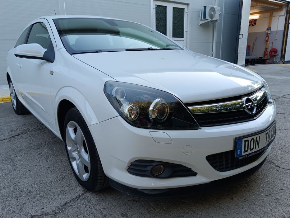 Opel Astra GTC...