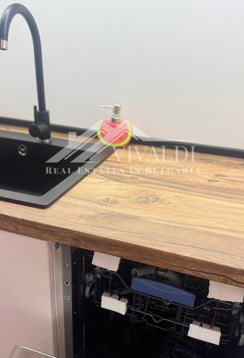 Продава се Двустаен апартамент в Варна, Център - 35 кв.м за 3715 €/кв.м - Снимка #8