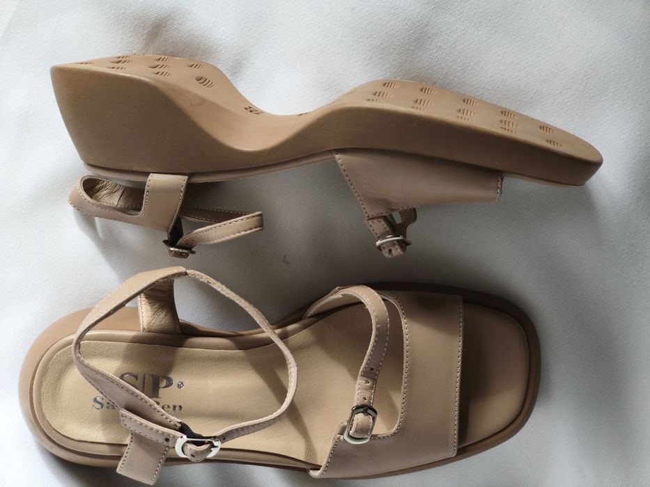 Sara Pen, нови сандали естествена кожа, номер 39