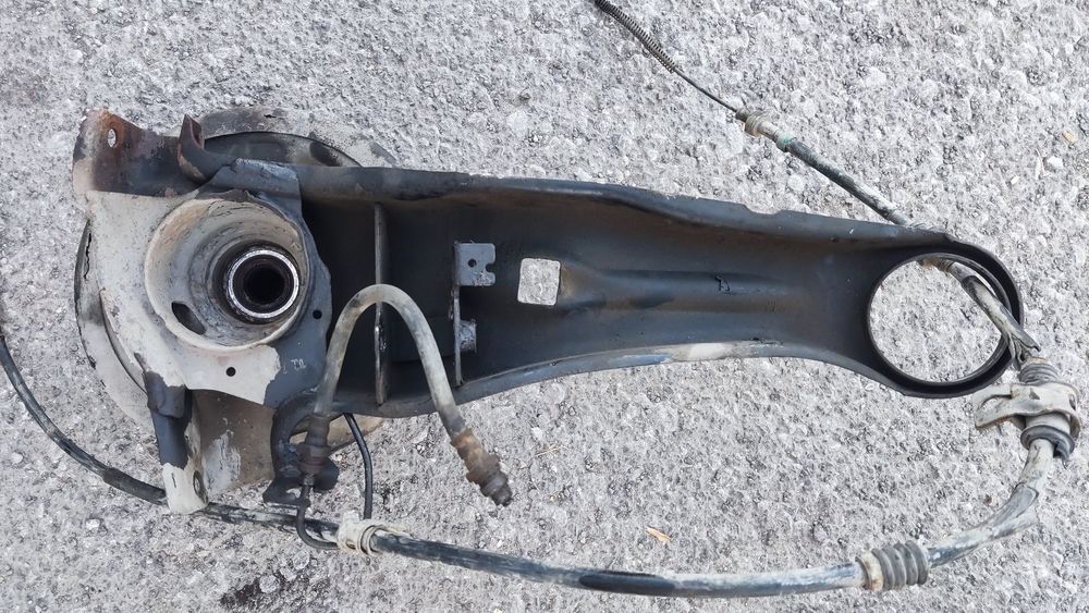 Мицубиси оутландер задняя правая цапфа