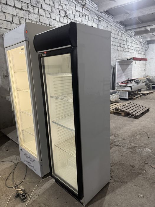 Продам холодильник витринный