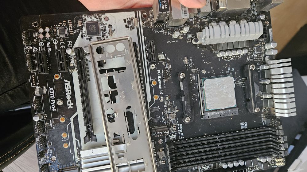 Ryzen7 2700x мат плата  x370