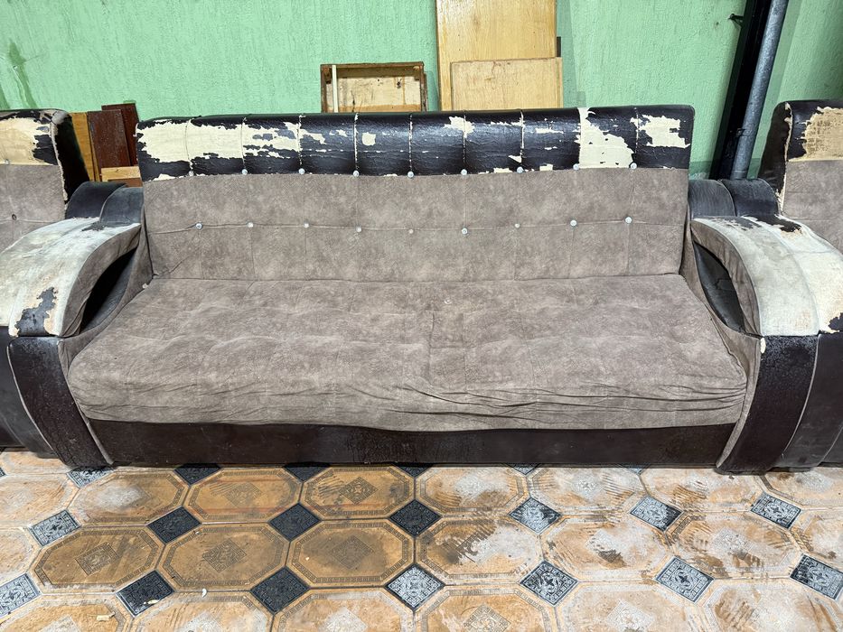 2 маленьких и 1 большой диван