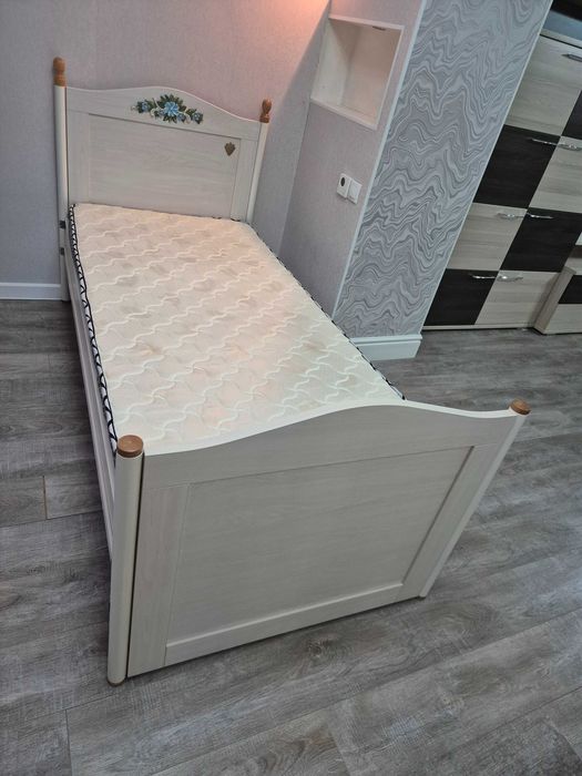 Продам кровать б/у