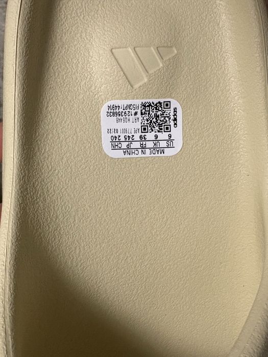 Yeezy Slides ‘Bone’