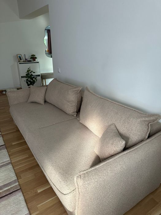 Canapea boucle extebsibila si cu spatiu de depozitare