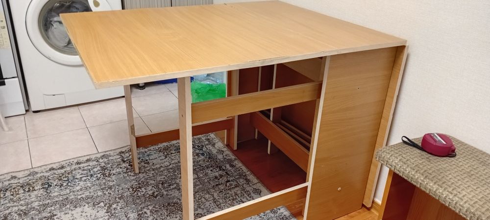 Продам стол, складной,  и 4 табуретки