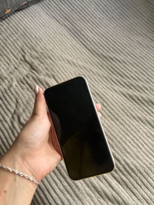 Продам iPhone 13
