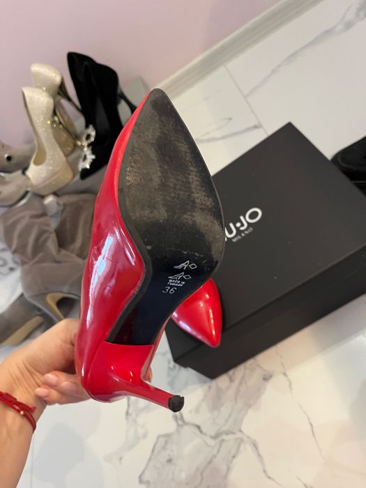 Страхотни червени токчета, носени 2 пъти за повод, като нови