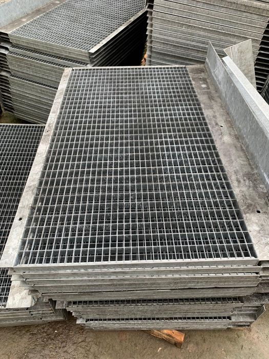 Trepte si gratare zincate