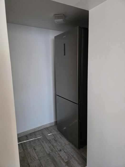 Închiriez apartament la vilă.
