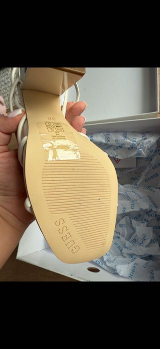 Нови сандали GUESS