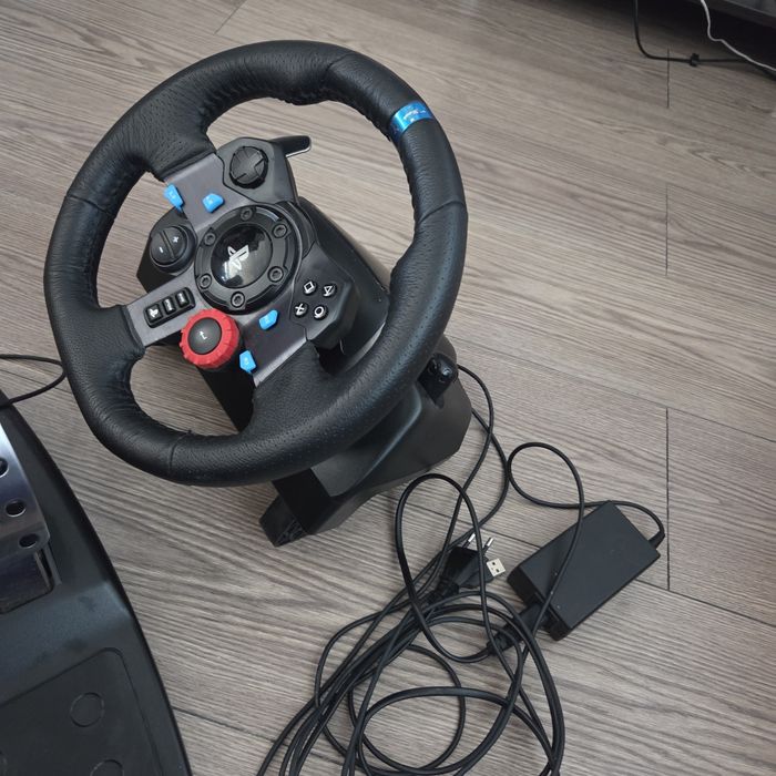 Volan gaming Logitech G cu pedale si schimbator