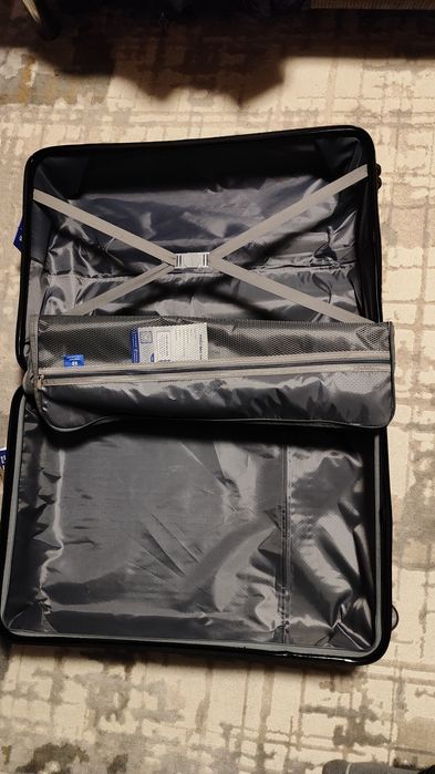 Продам большой чемодан