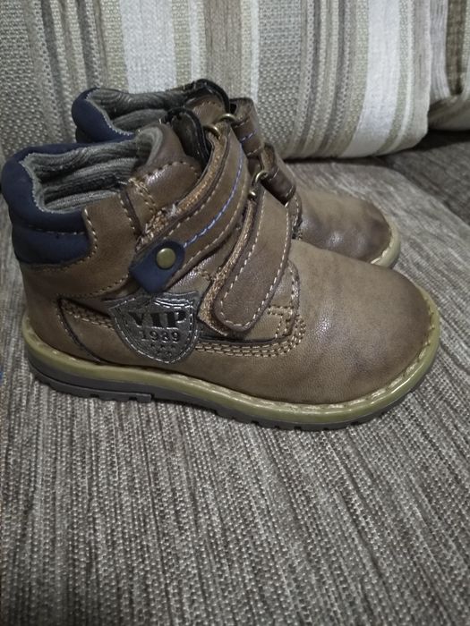 Продам весенние ботинки