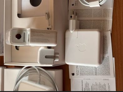 . от MacBook - зарядка, блок питания, щнур (от макбука).