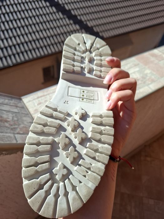 Ниски затворени обувки