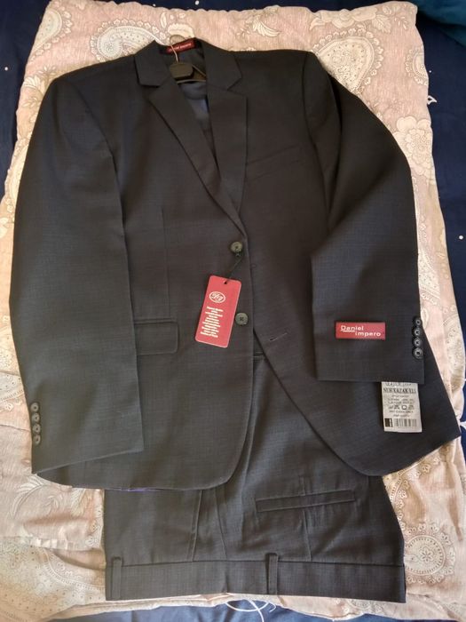 Продам костюмы мужские