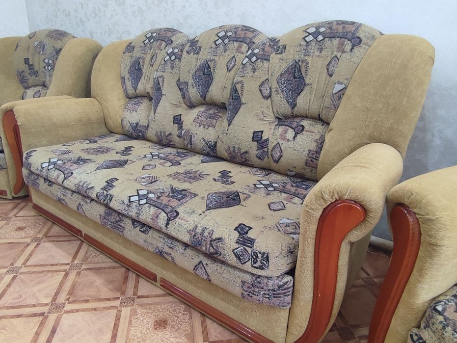 Мягкая мебель : диван и 2 кресла