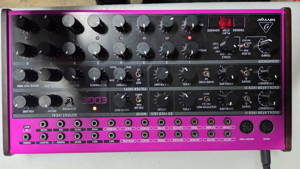 Sintetizator de percuție analogică Behringer Edge