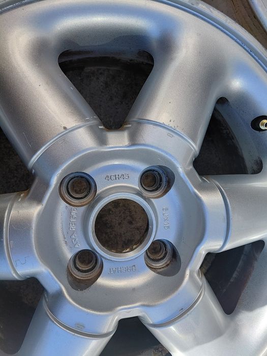 Оригинални алуминиеви джанти за Renault 15" 4×100