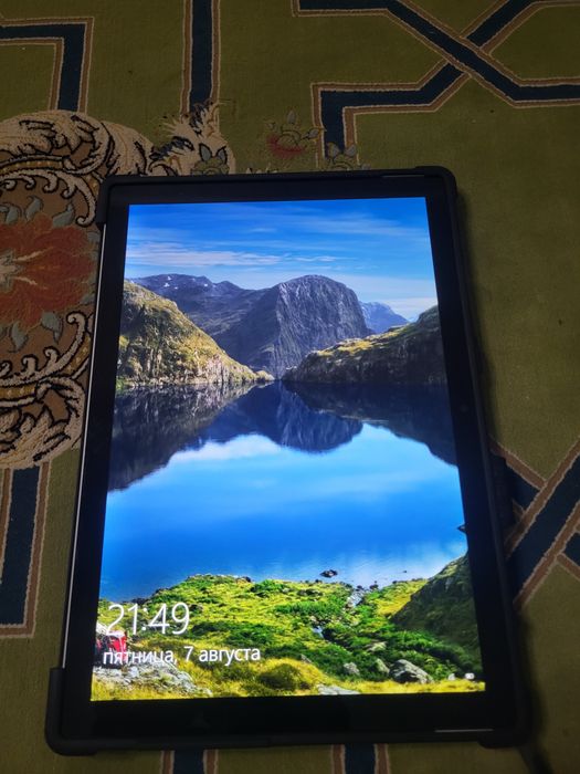 Microsoft Surface Pro 5 i5 / 4gb